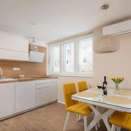 New & Modern Aa Apartment Split